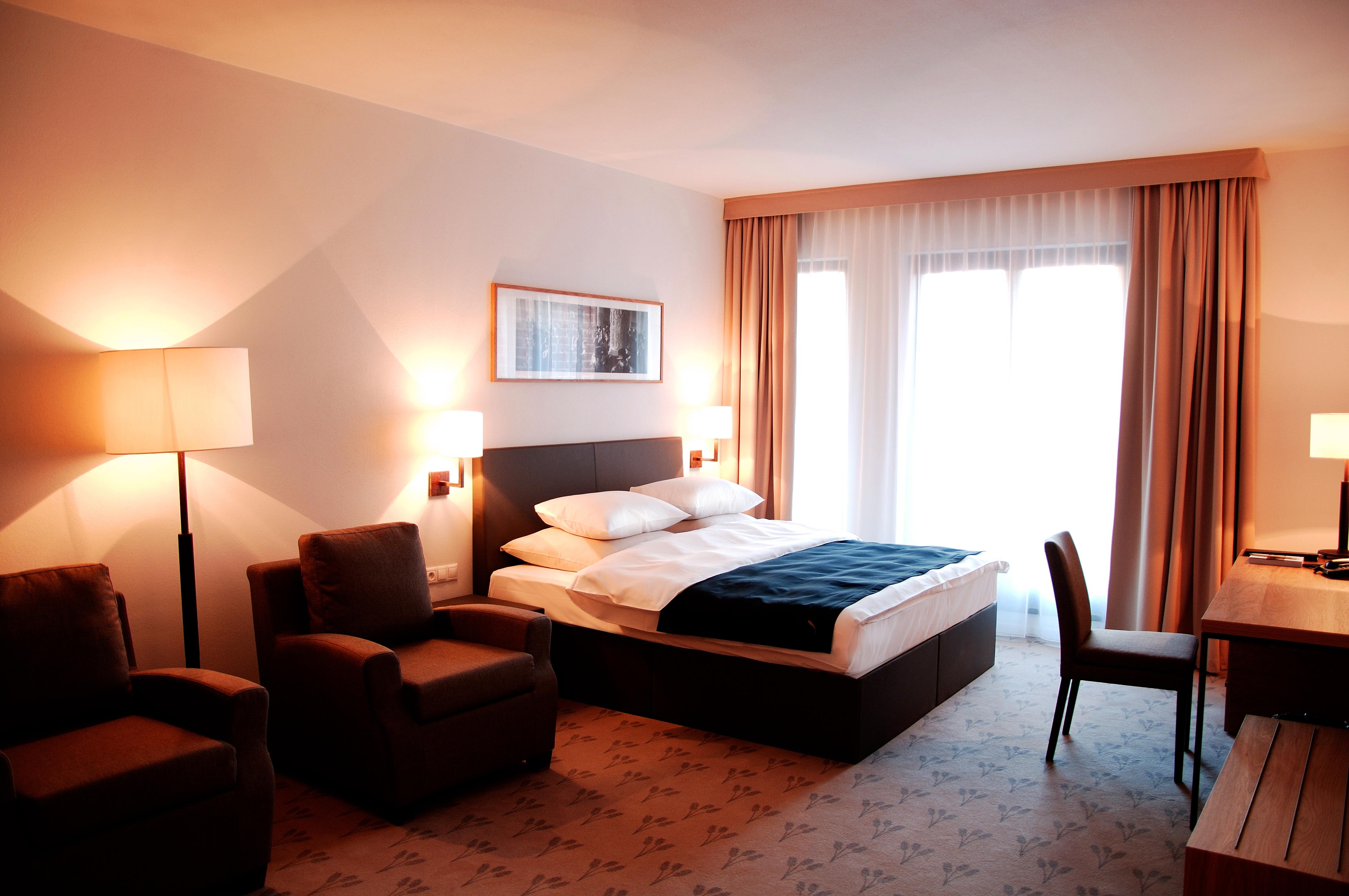 The Granary - La Suite Hotel Wrocław Buitenkant foto A typical hotel room