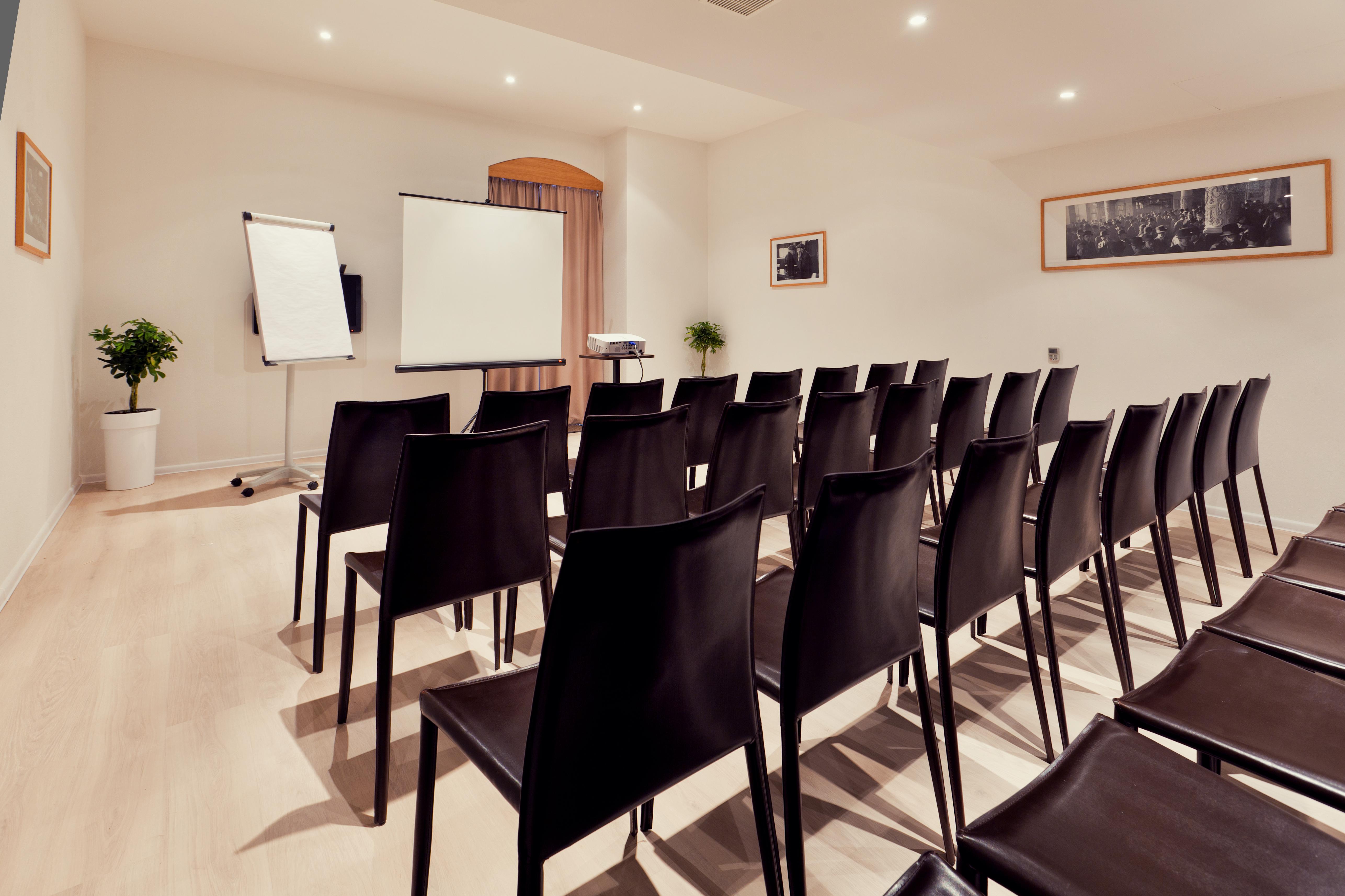 The Granary - La Suite Hotel Wrocław Buitenkant foto Meeting room