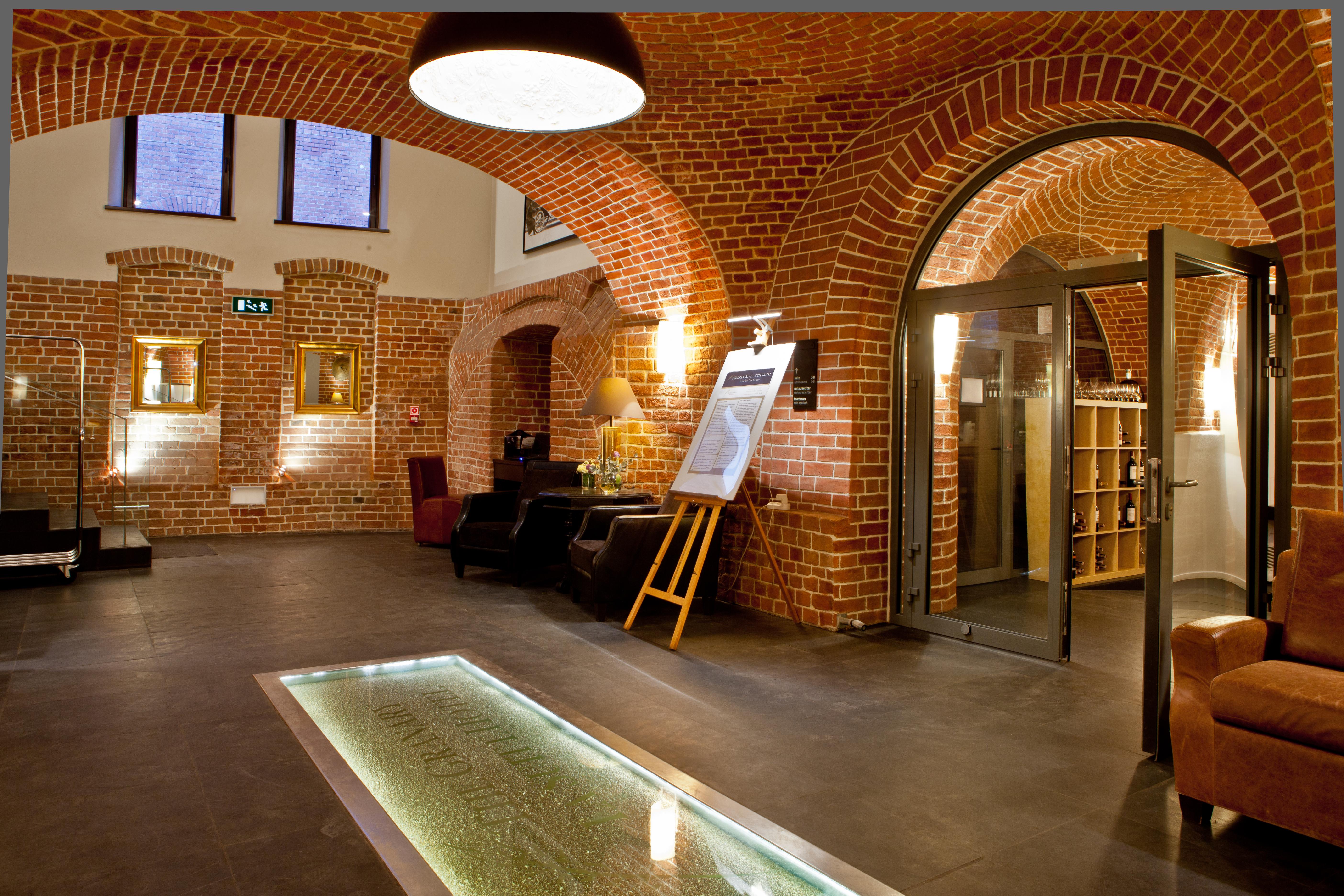 The Granary - La Suite Hotel Wrocław Buitenkant foto The interior of the hotel
