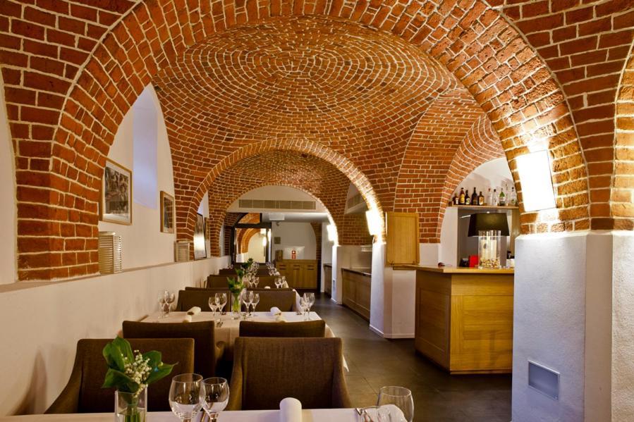 The Granary - La Suite Hotel Wrocław Buitenkant foto Restaurant AOC