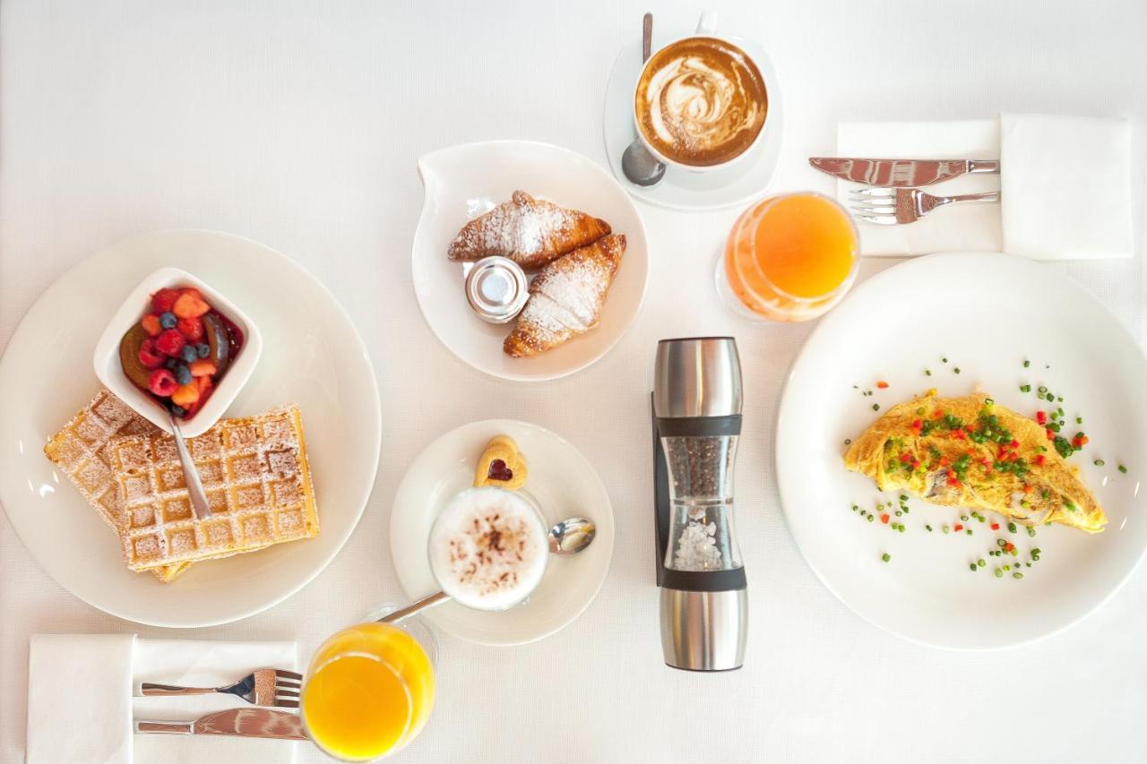 The Granary - La Suite Hotel Wrocław Buitenkant foto A breakfast with a pepper mill