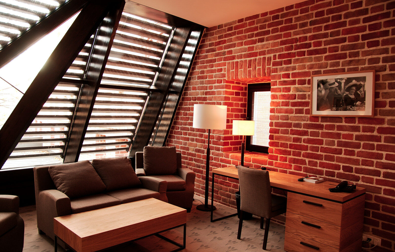 The Granary - La Suite Hotel Wrocław Buitenkant foto A room in the hotel